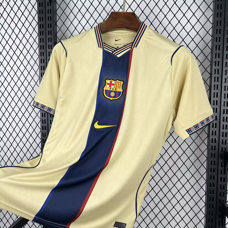 Maillot Football Édition Spéciale FC Barcelone Or (2001/02) 2026